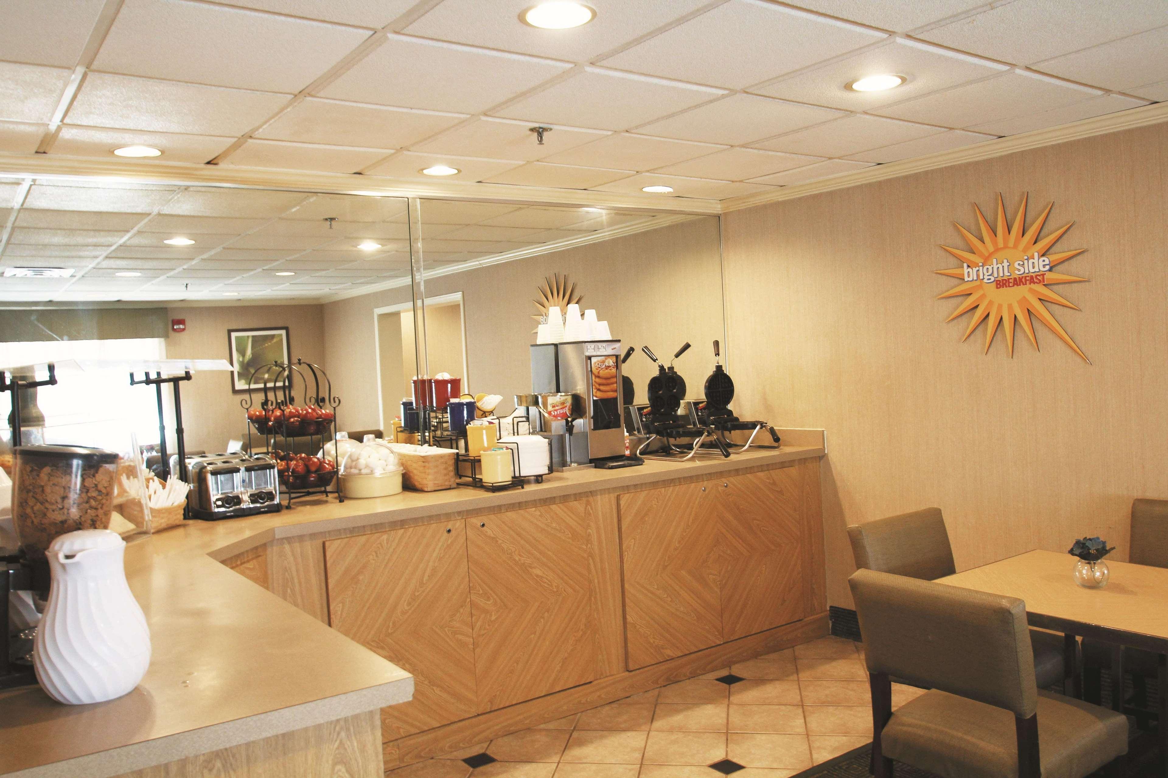 Hotel La Quinta By Wyndham Orlando South à Williamsburg Extérieur photo