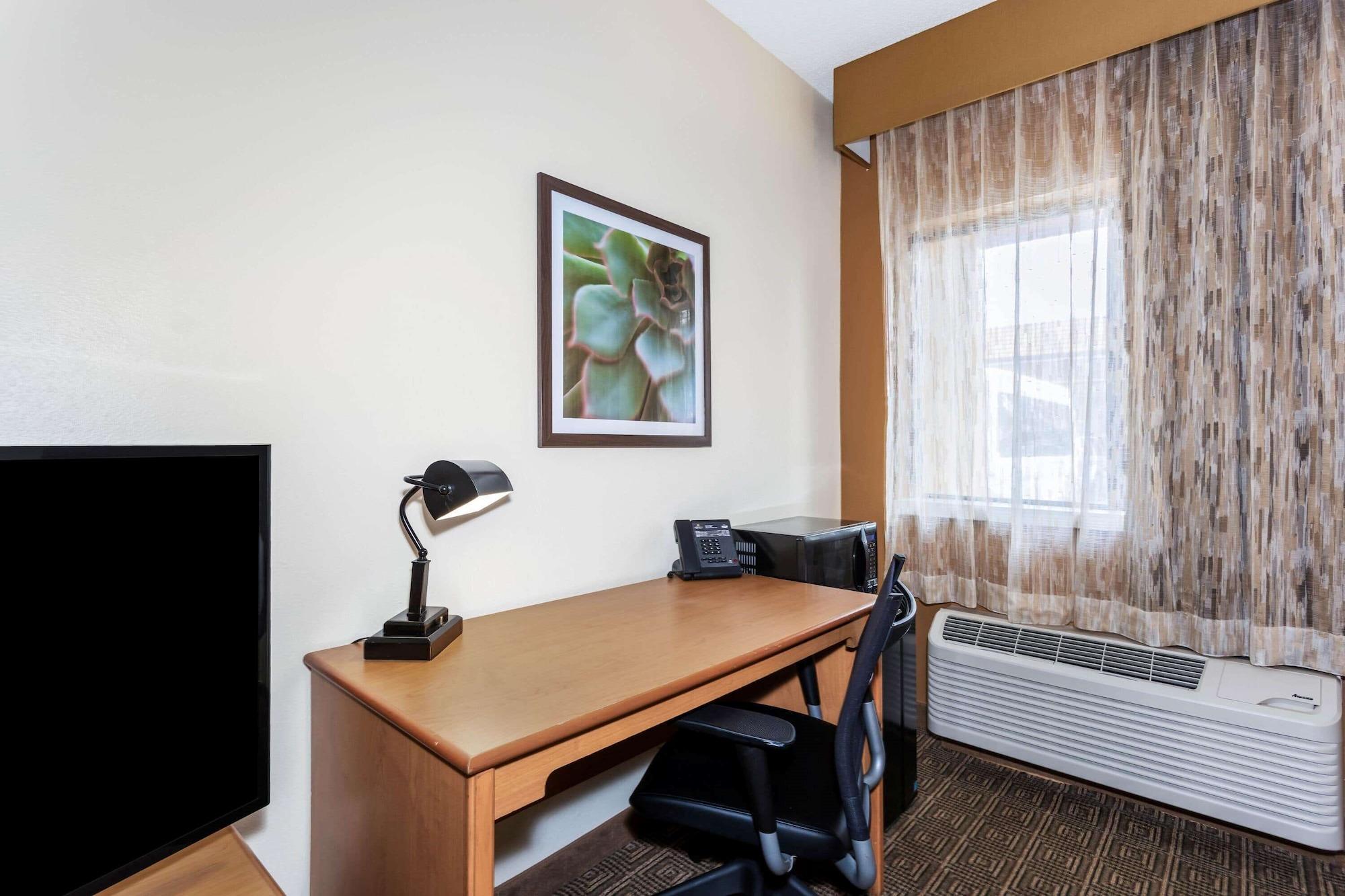 Hotel La Quinta By Wyndham Orlando South à Williamsburg Extérieur photo